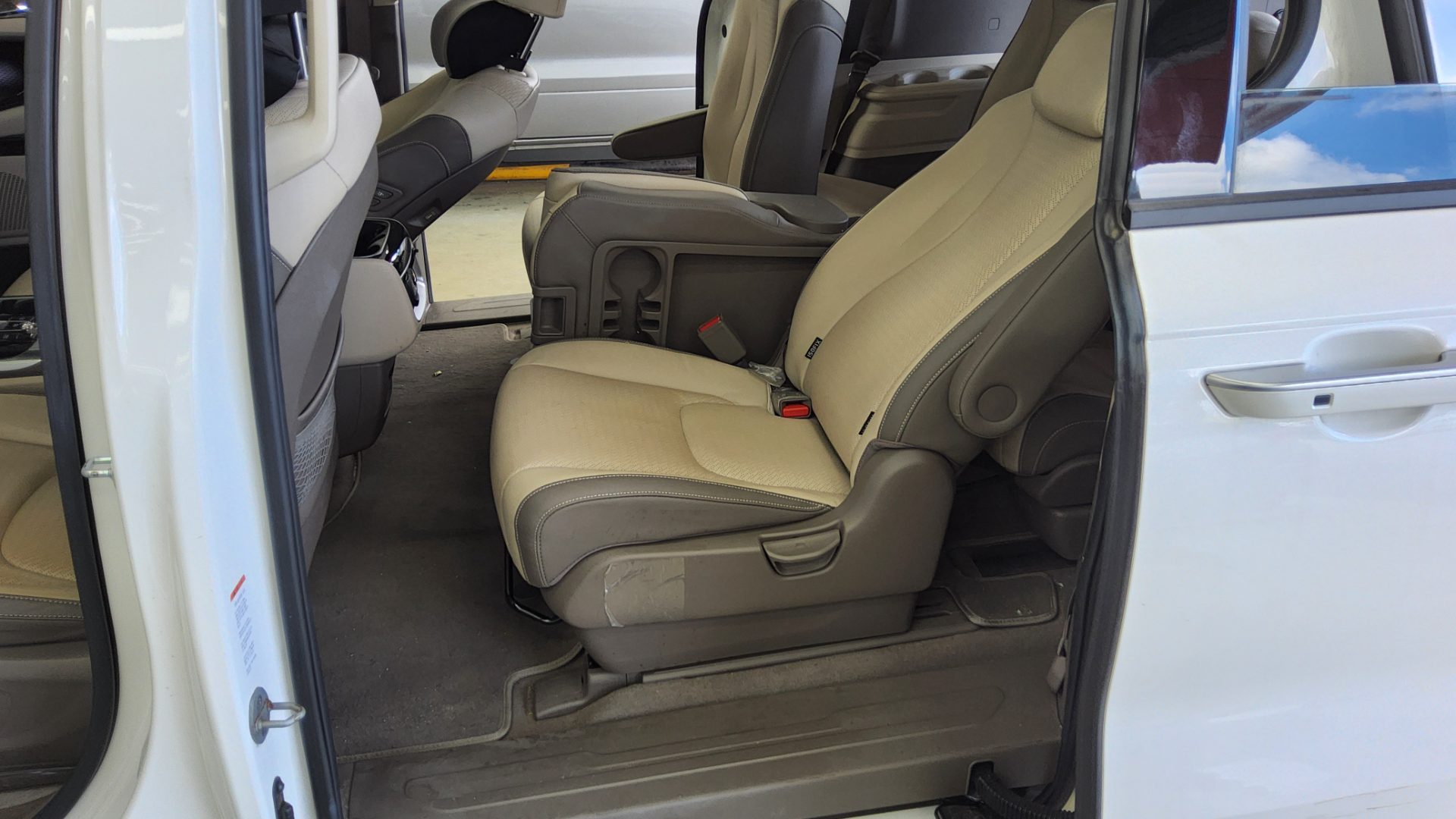 2023 - kia carnival