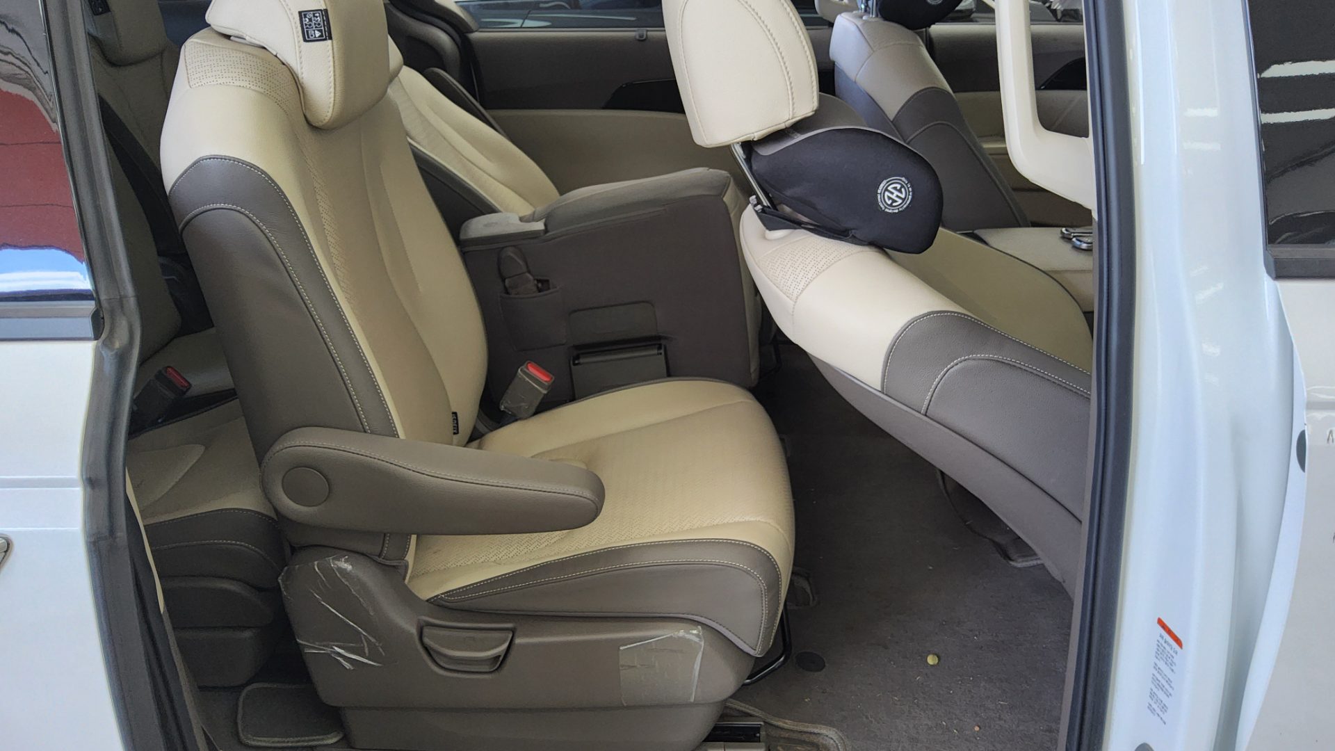 2023 - kia carnival