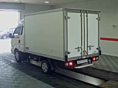 كيا بونجو Iii Cargo Freezer Box Truck 1 طن King Cab 2019 freezer box truck