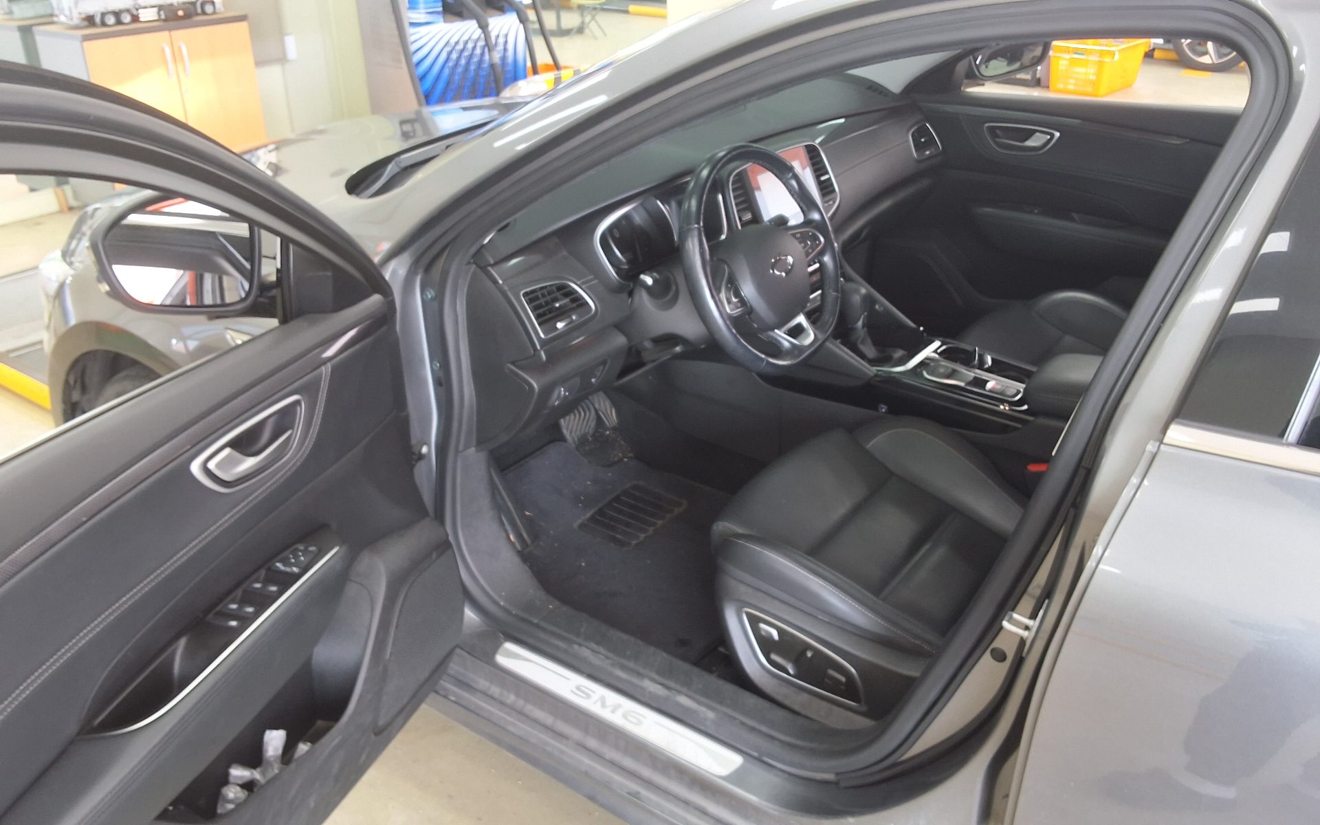 2019 - renault sm6