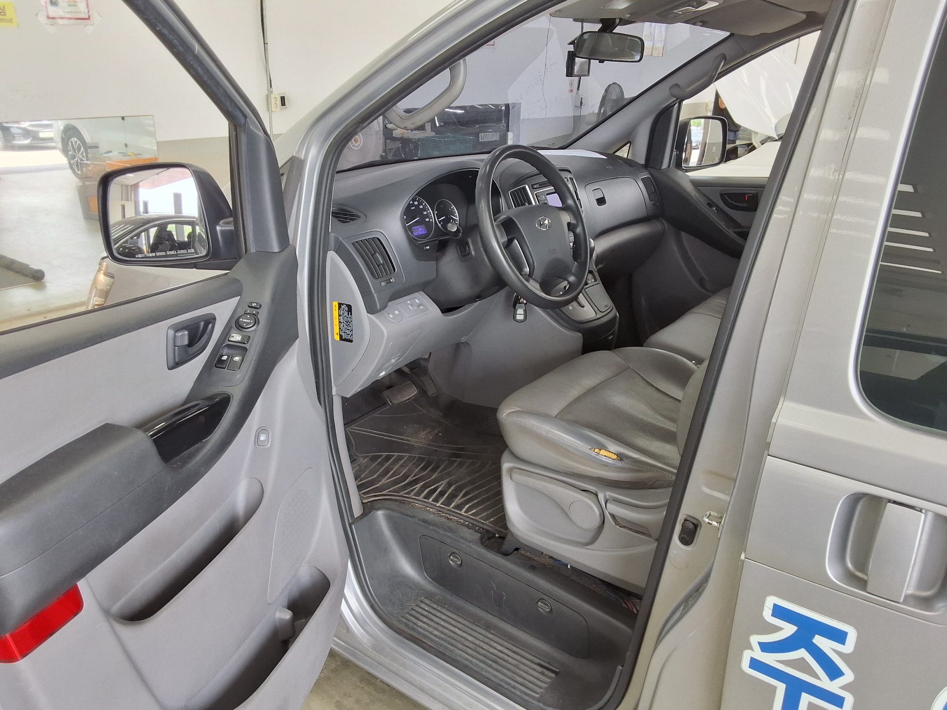 2019 - hyundai grand starex
