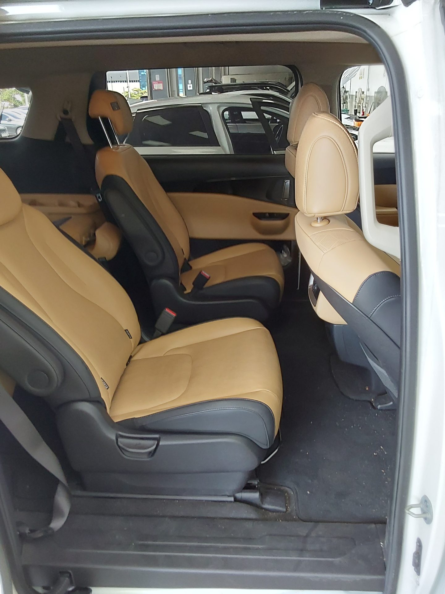 2023 - kia carnival