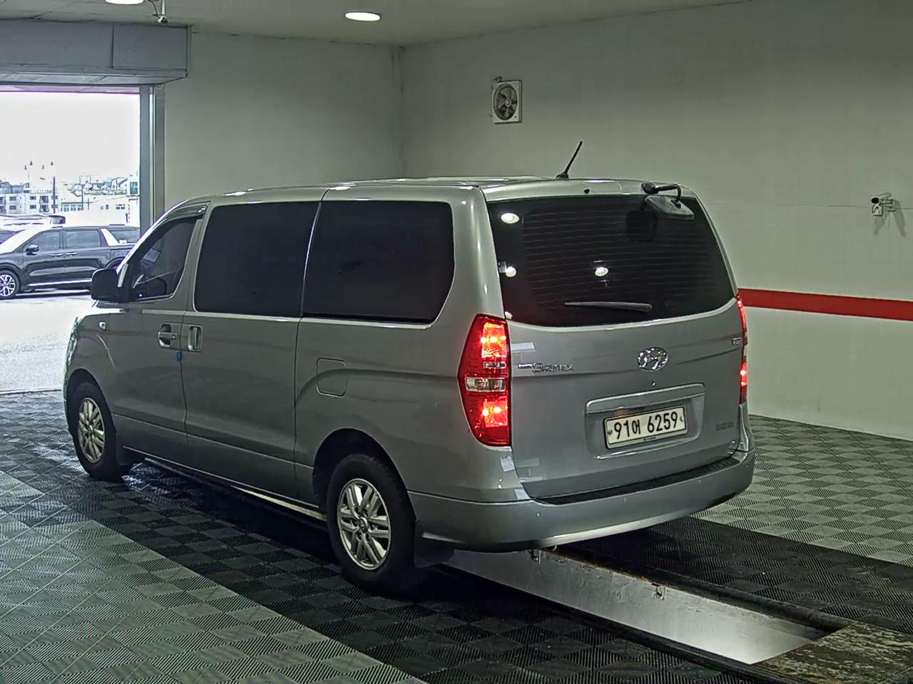2021 - hyundai grand starex