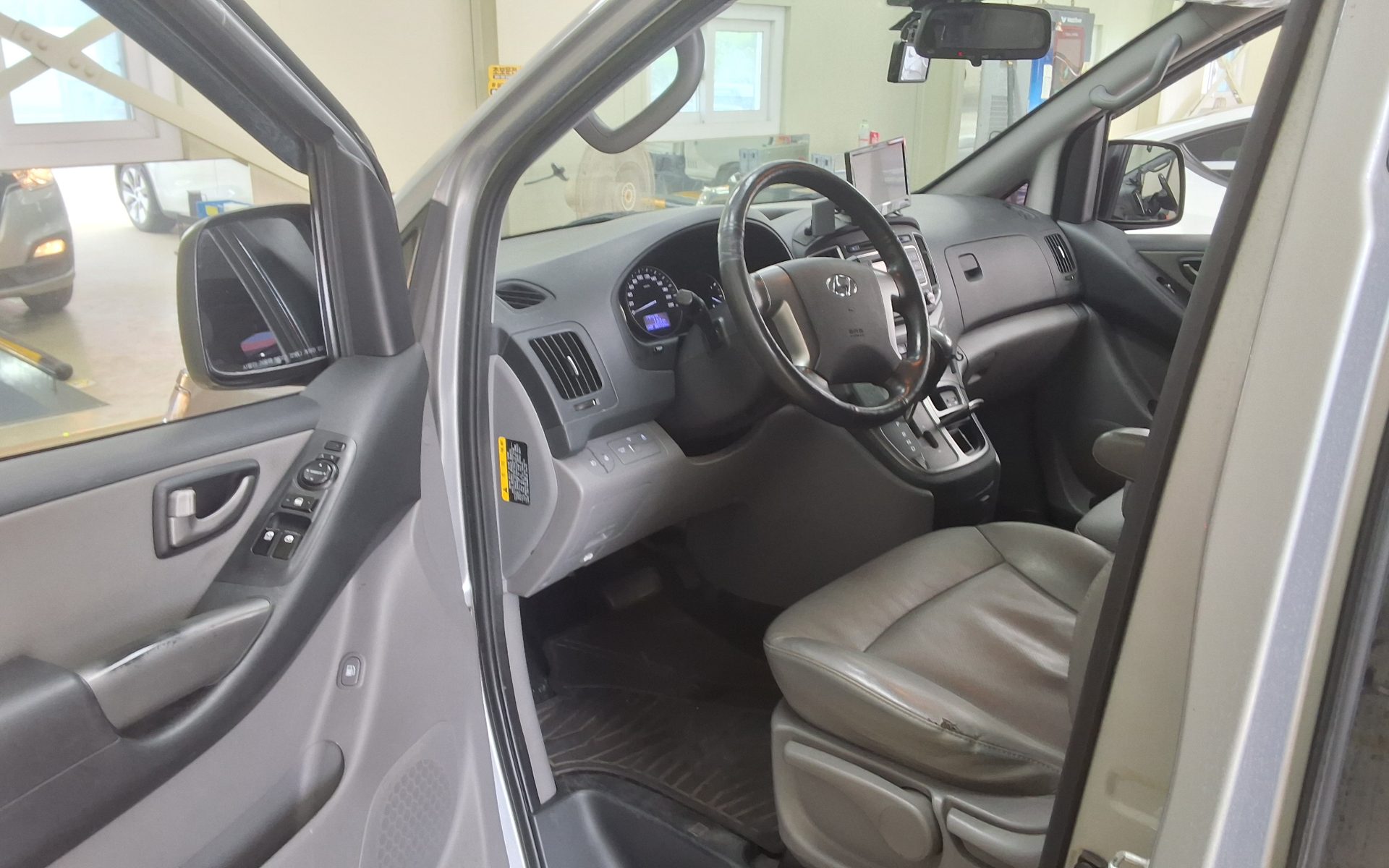 2021 - hyundai grand starex