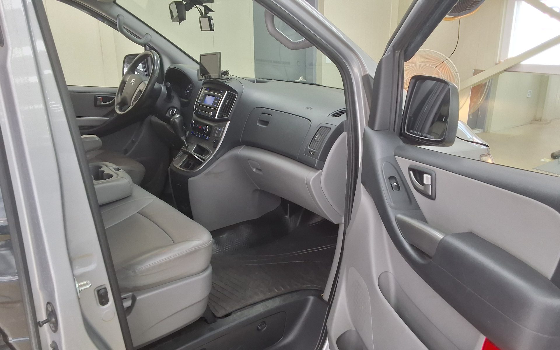 2021 - hyundai grand starex