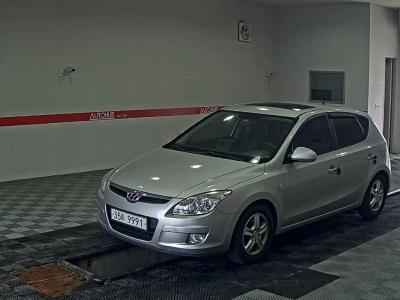 HYUNDAI i30 VVT