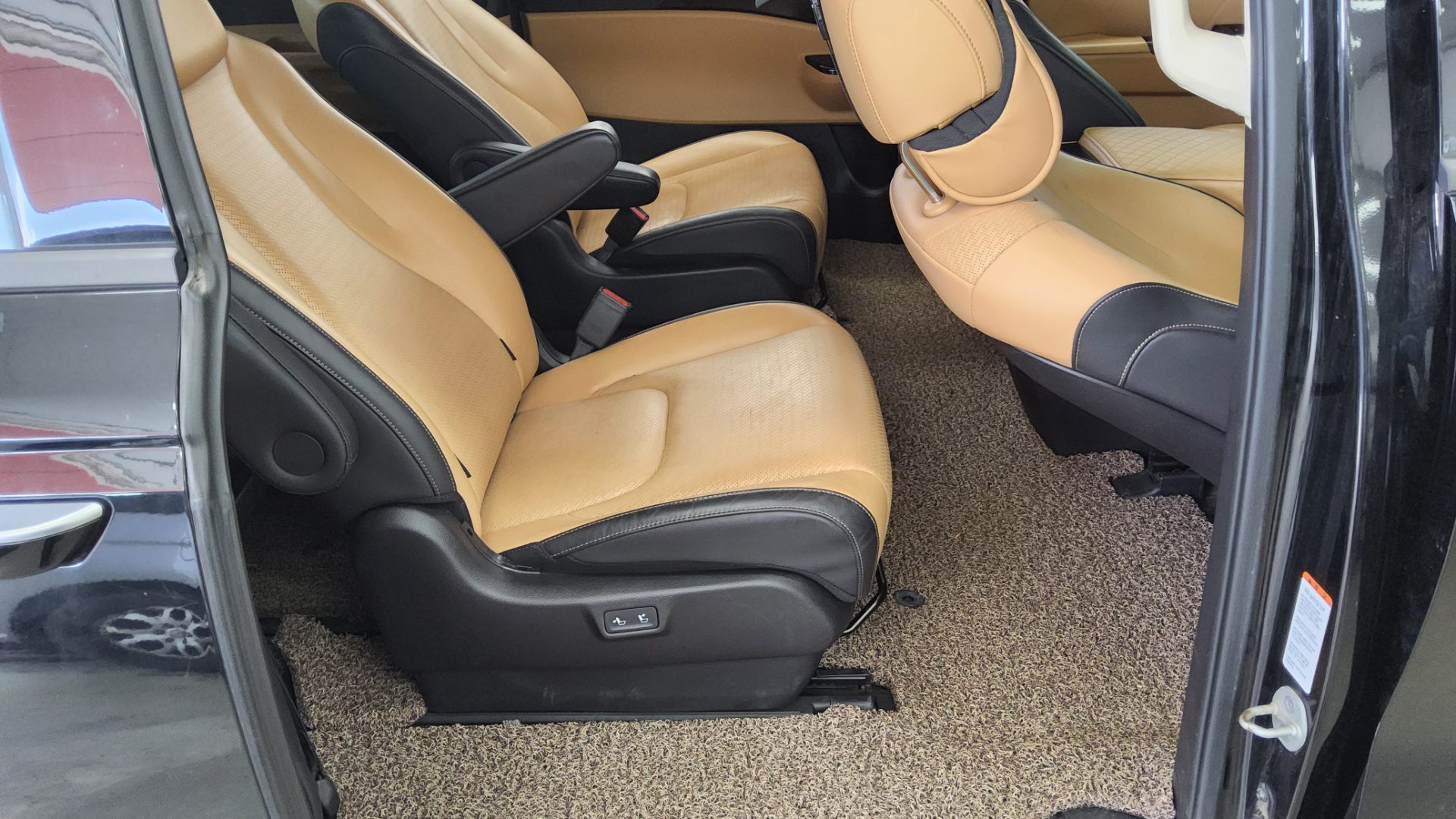 2022 - kia carnival