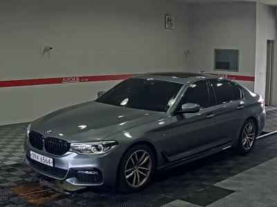 BMW 5 SERIES (7TH GEN) 520d xDrive M PACK