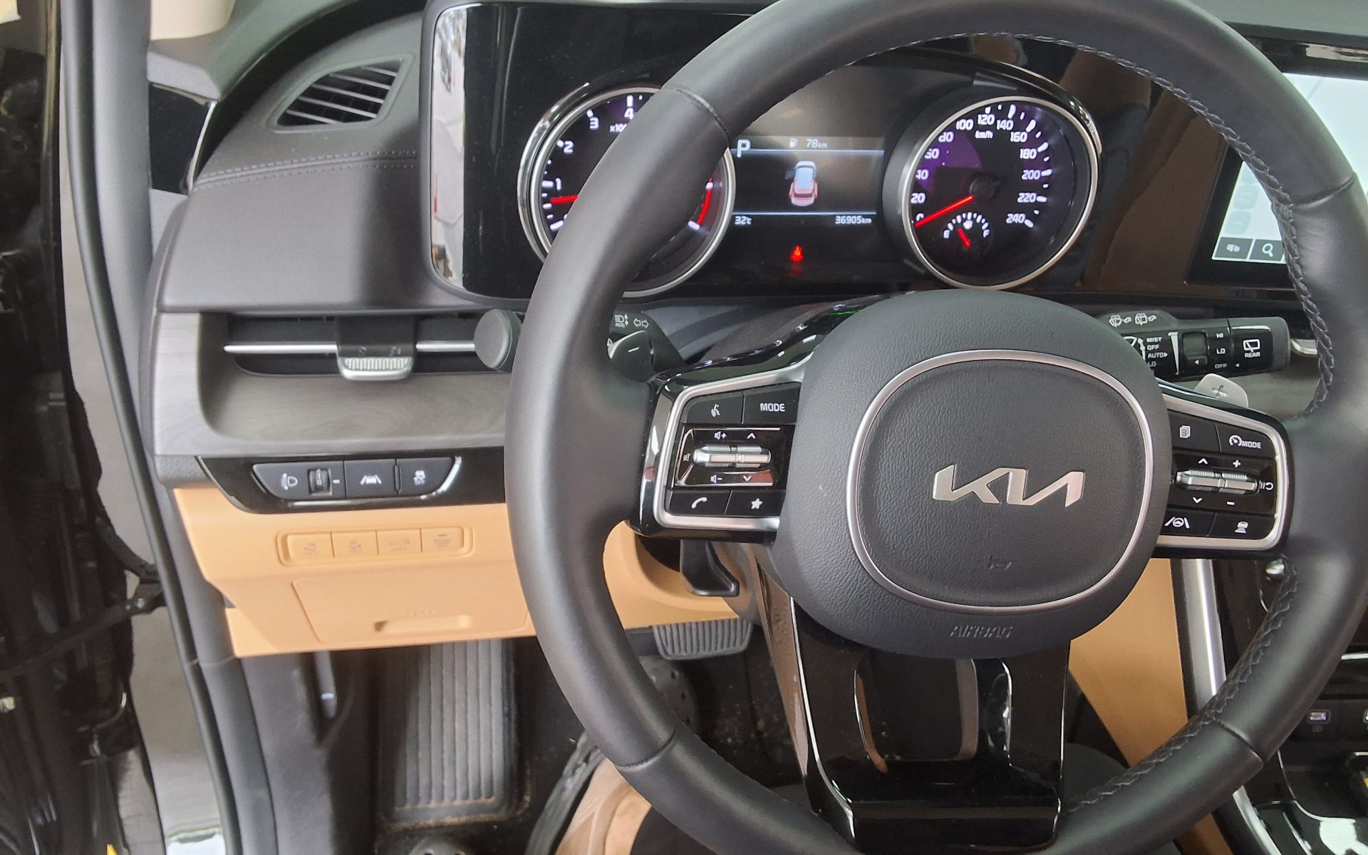 2023 - kia carnival