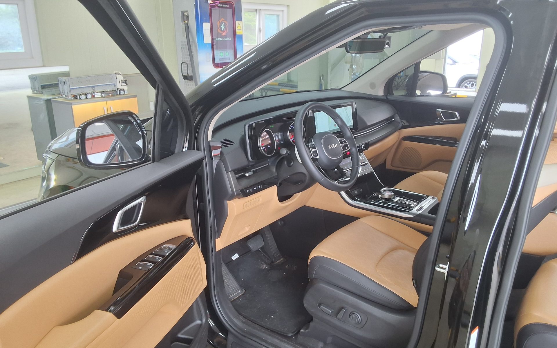 2023 - kia carnival