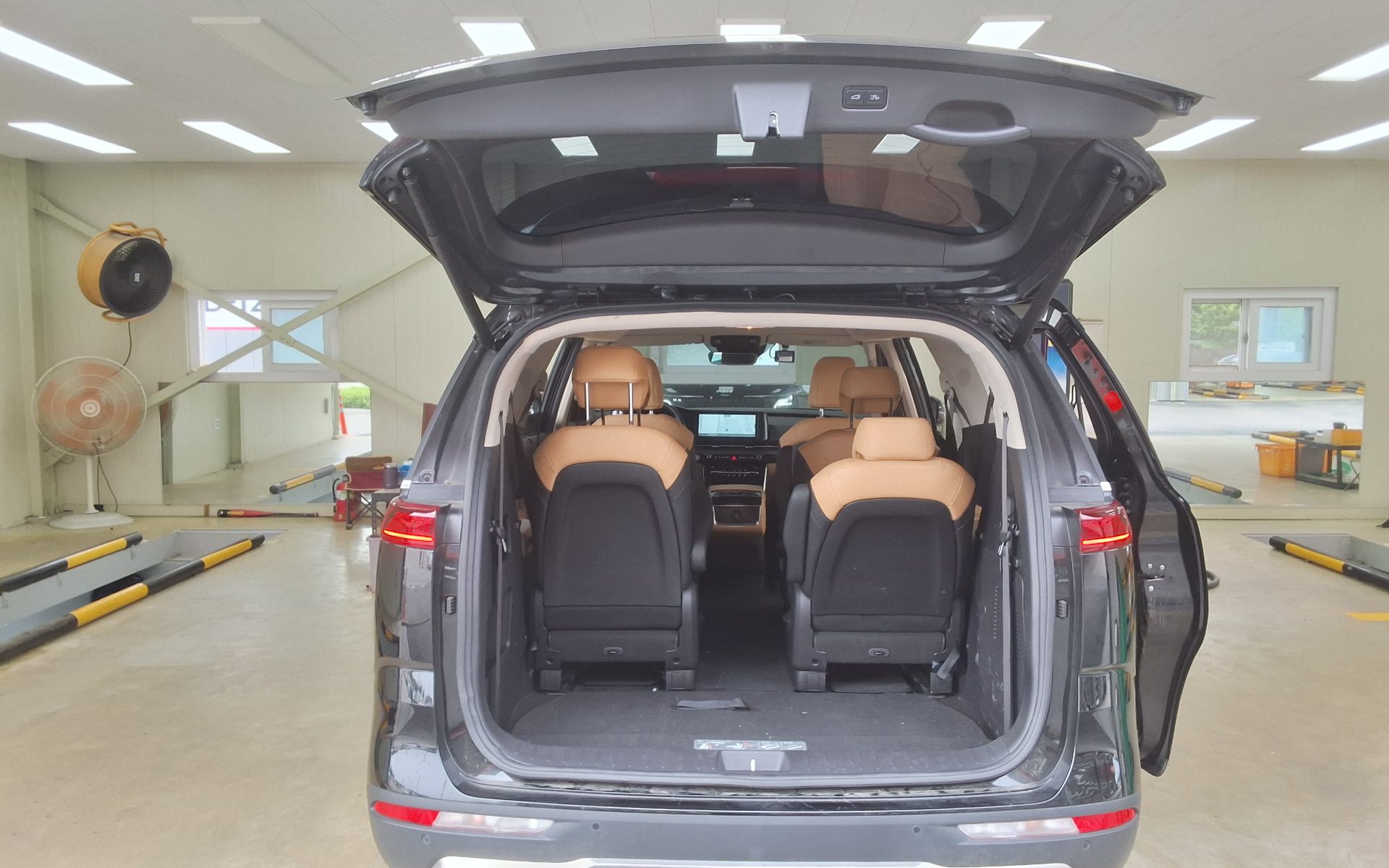 2023 - kia carnival