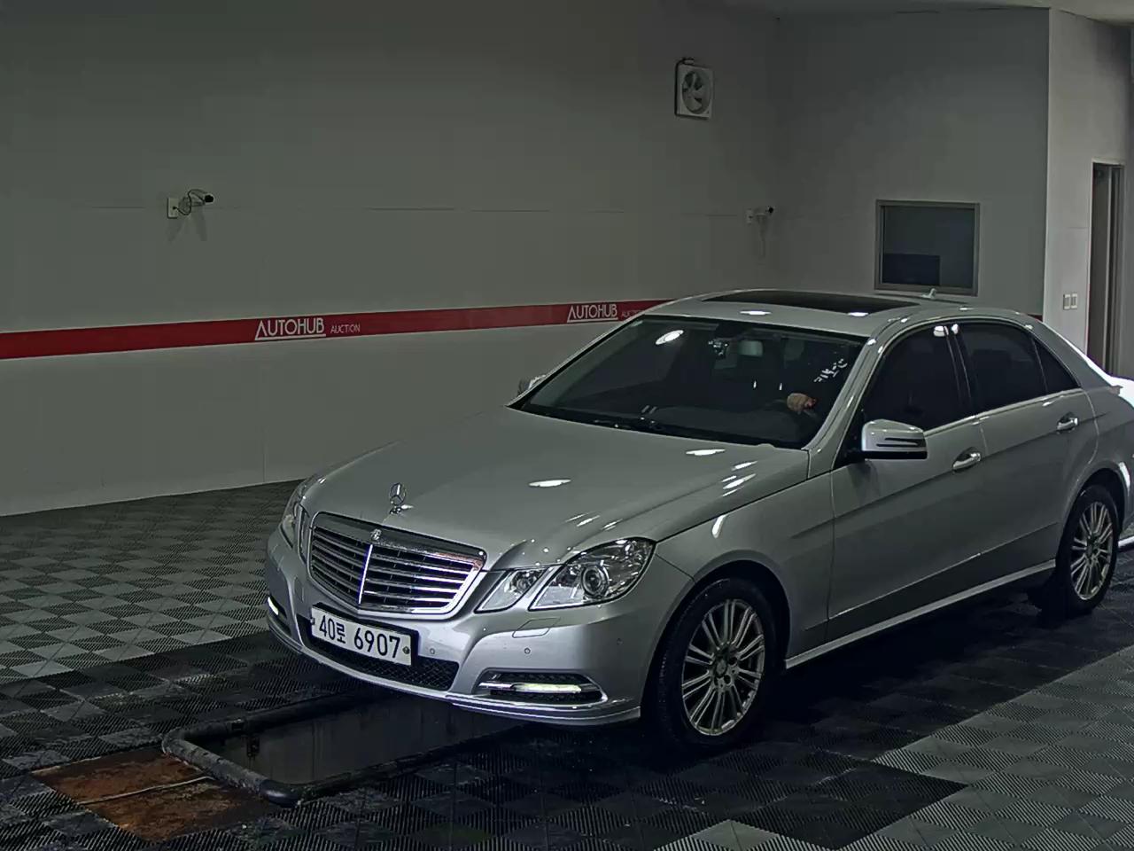 2011 - mercedes-benz e300