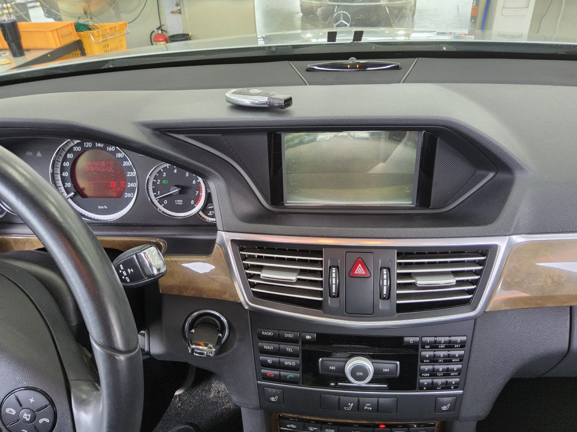 2011 - mercedes-benz e300
