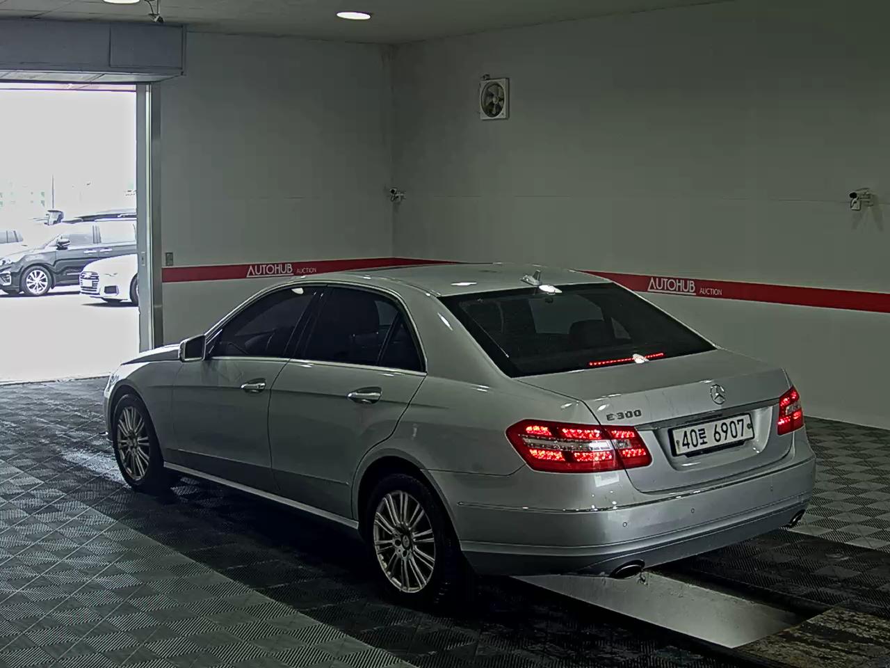 2011 - mercedes-benz e300