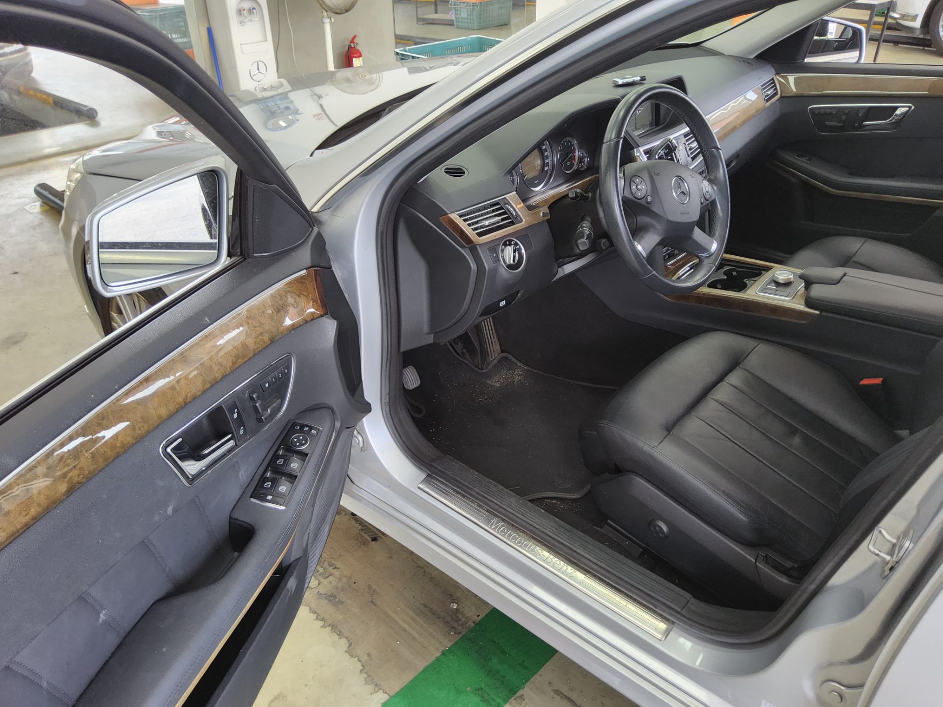 2011 - mercedes-benz e300