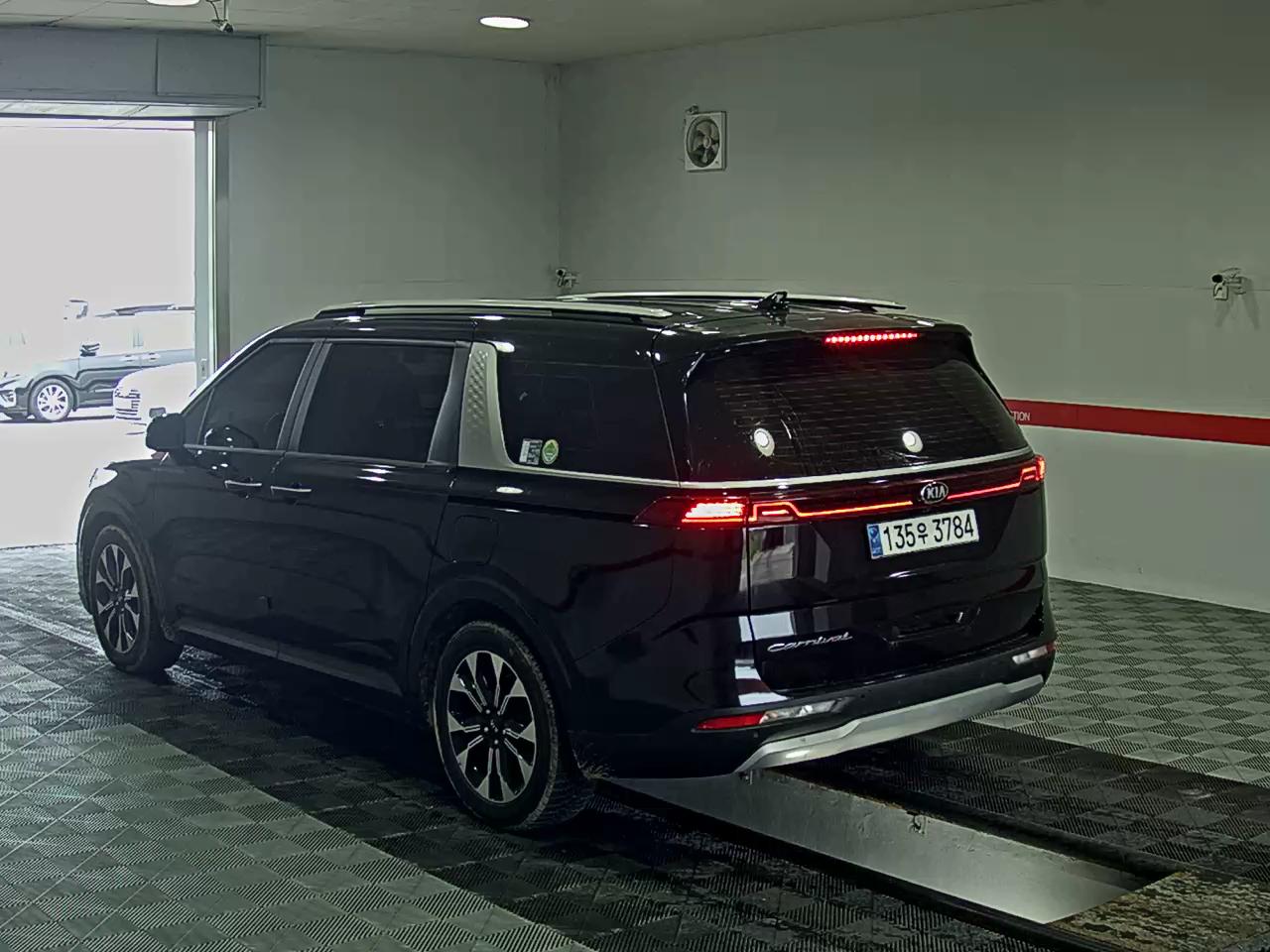 2021 - kia carnival