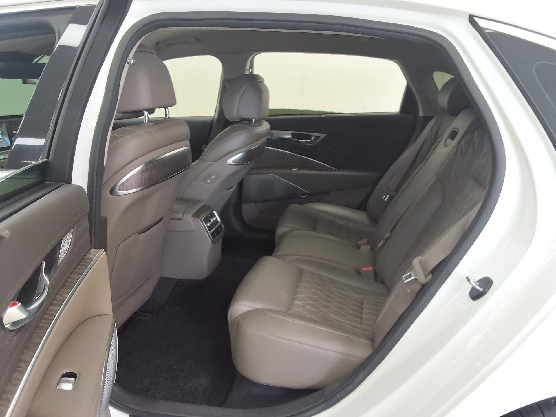 2022 - kia k9