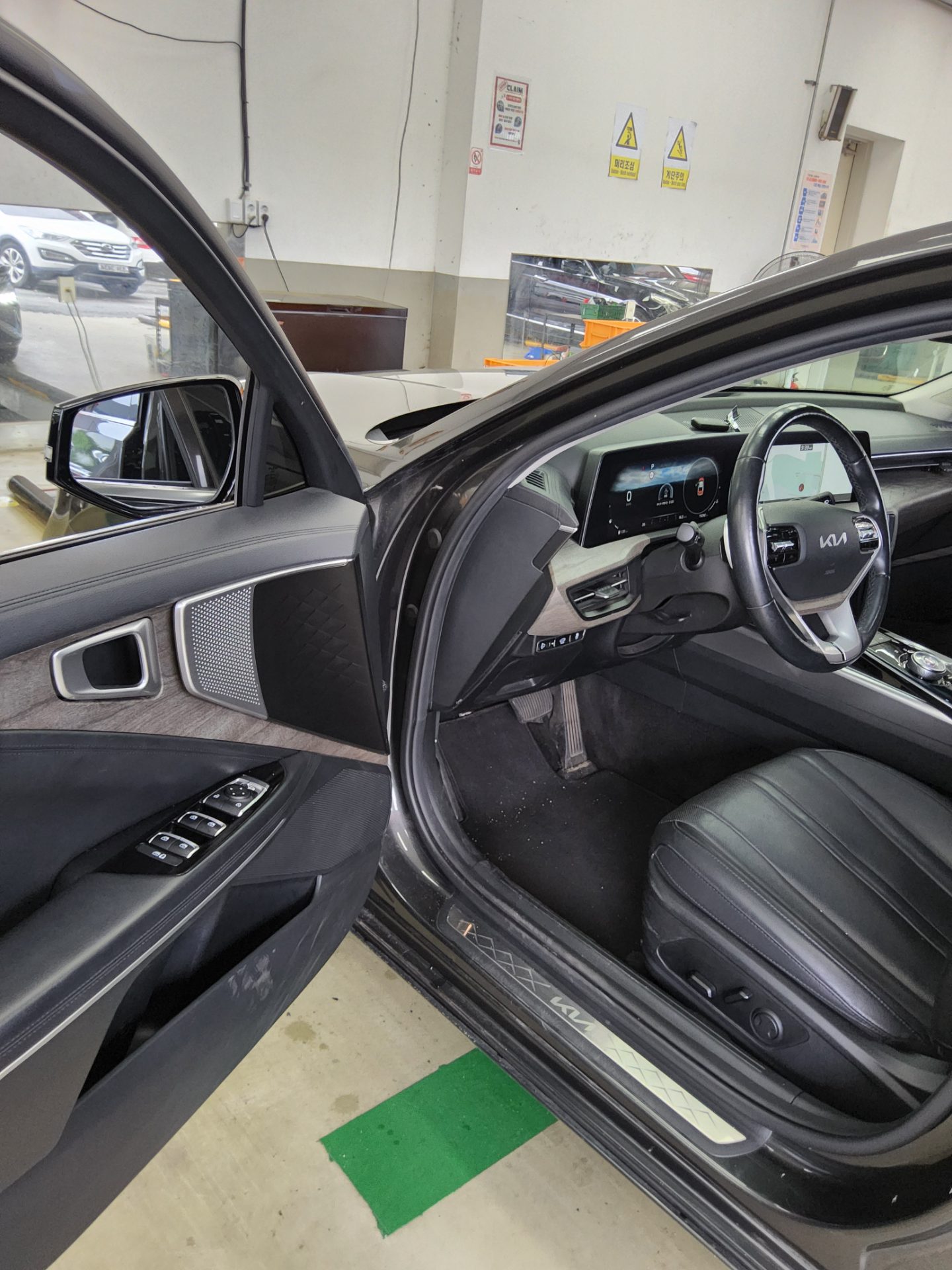 2023 - kia k8
