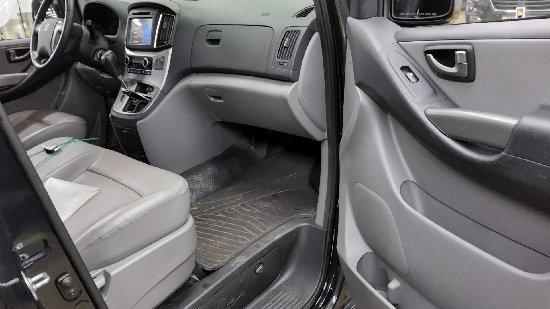 2021 - hyundai grand starex