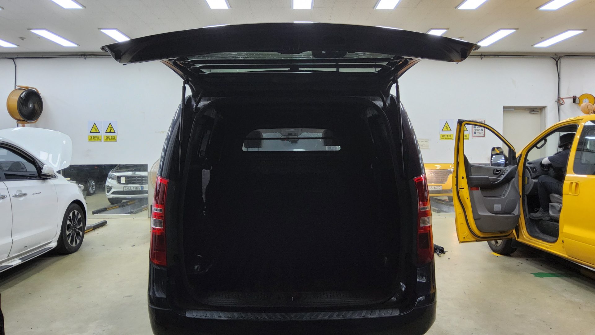 2021 - hyundai grand starex