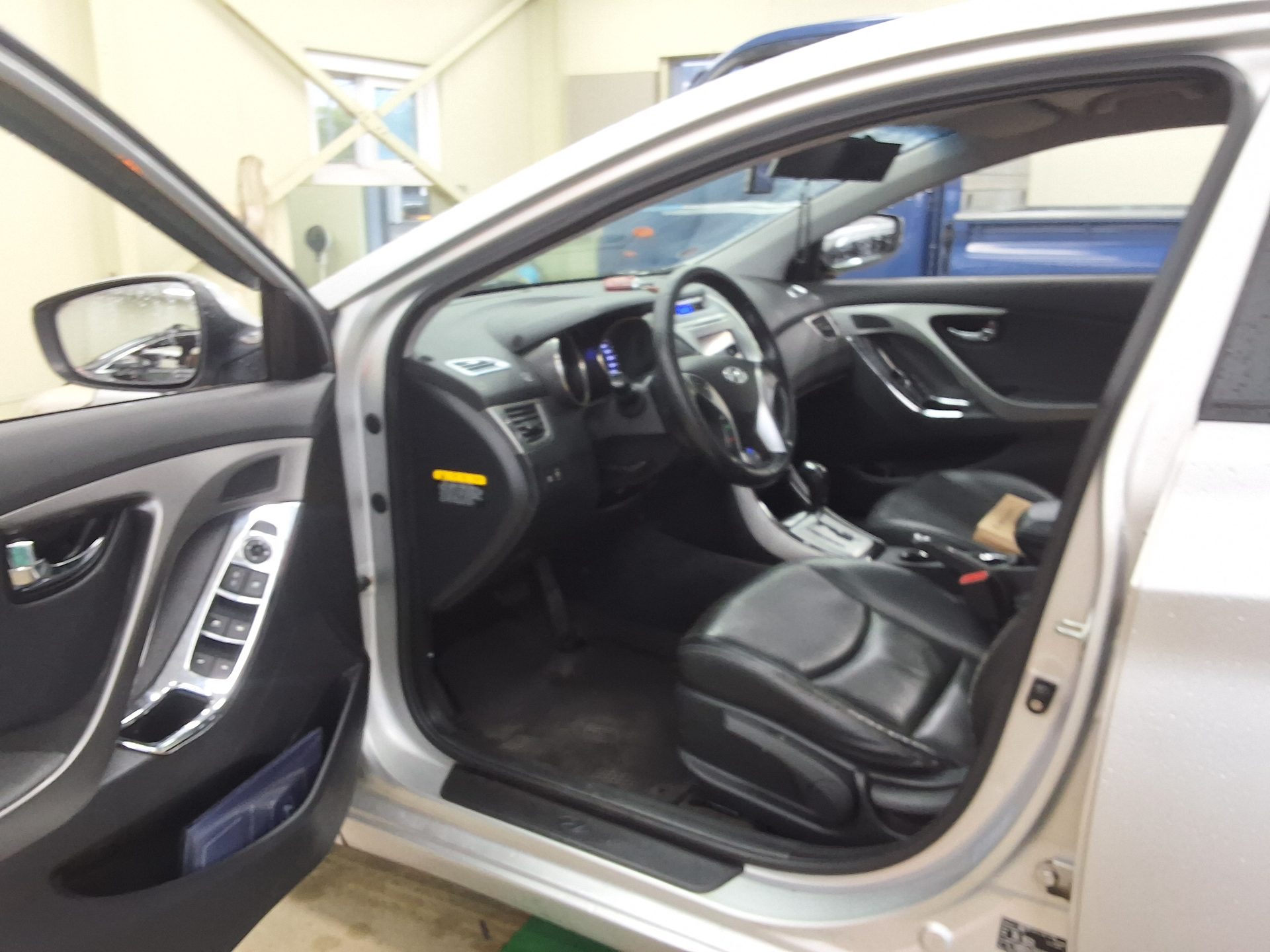 2011 - hyundai avante