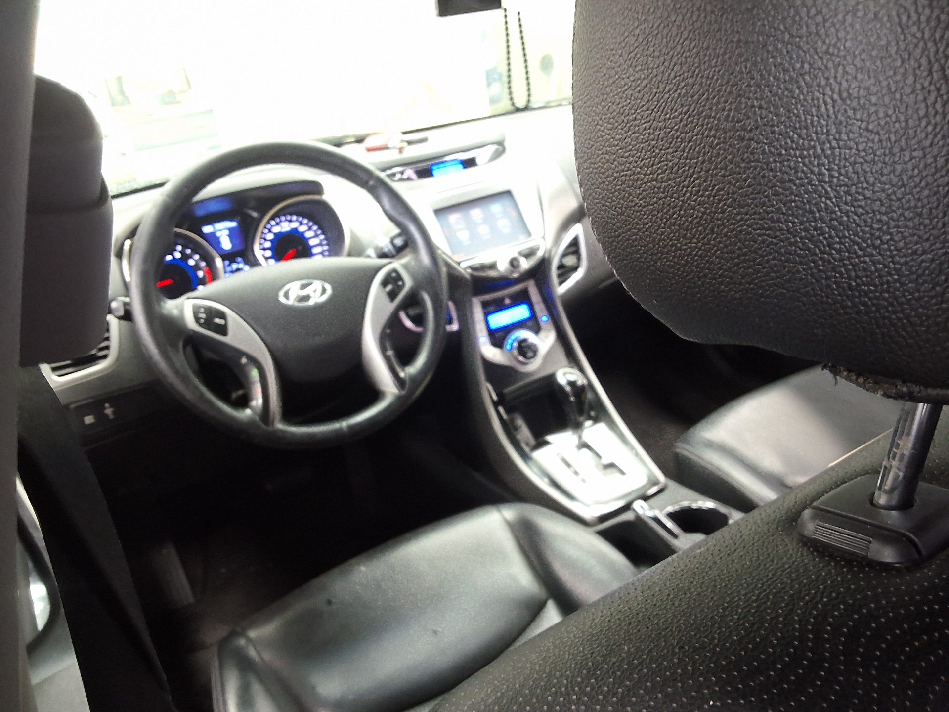 2011 - hyundai avante