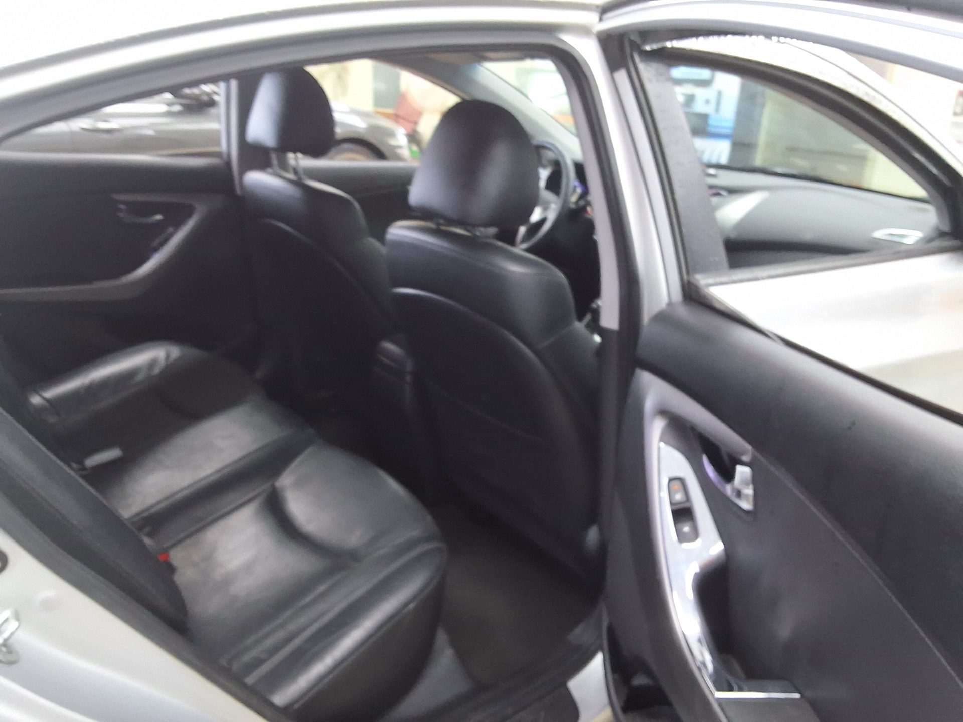 2011 - hyundai avante