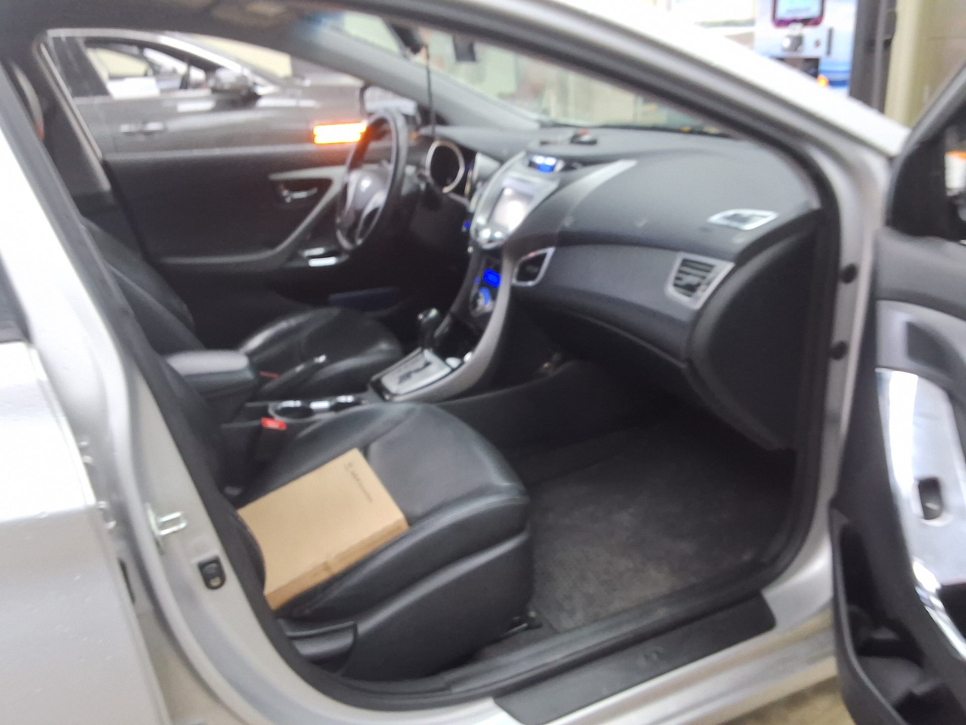 2011 - hyundai avante