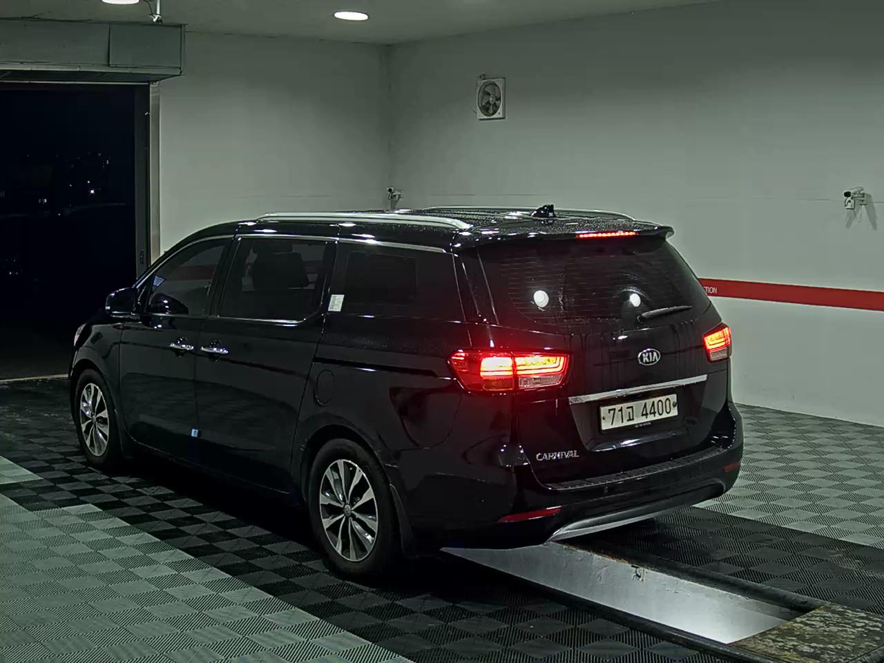 2017 - kia carnival