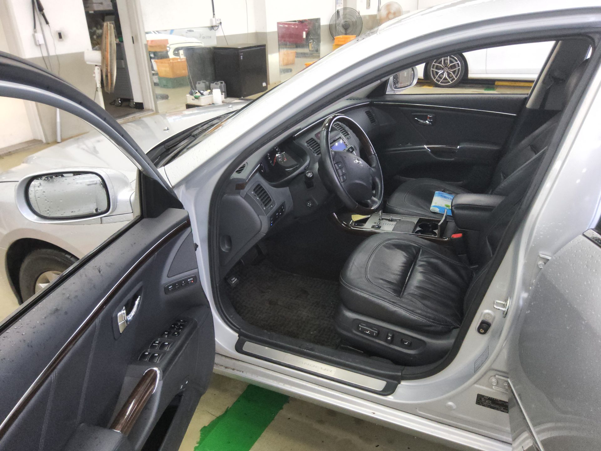 2010 - hyundai grandeur