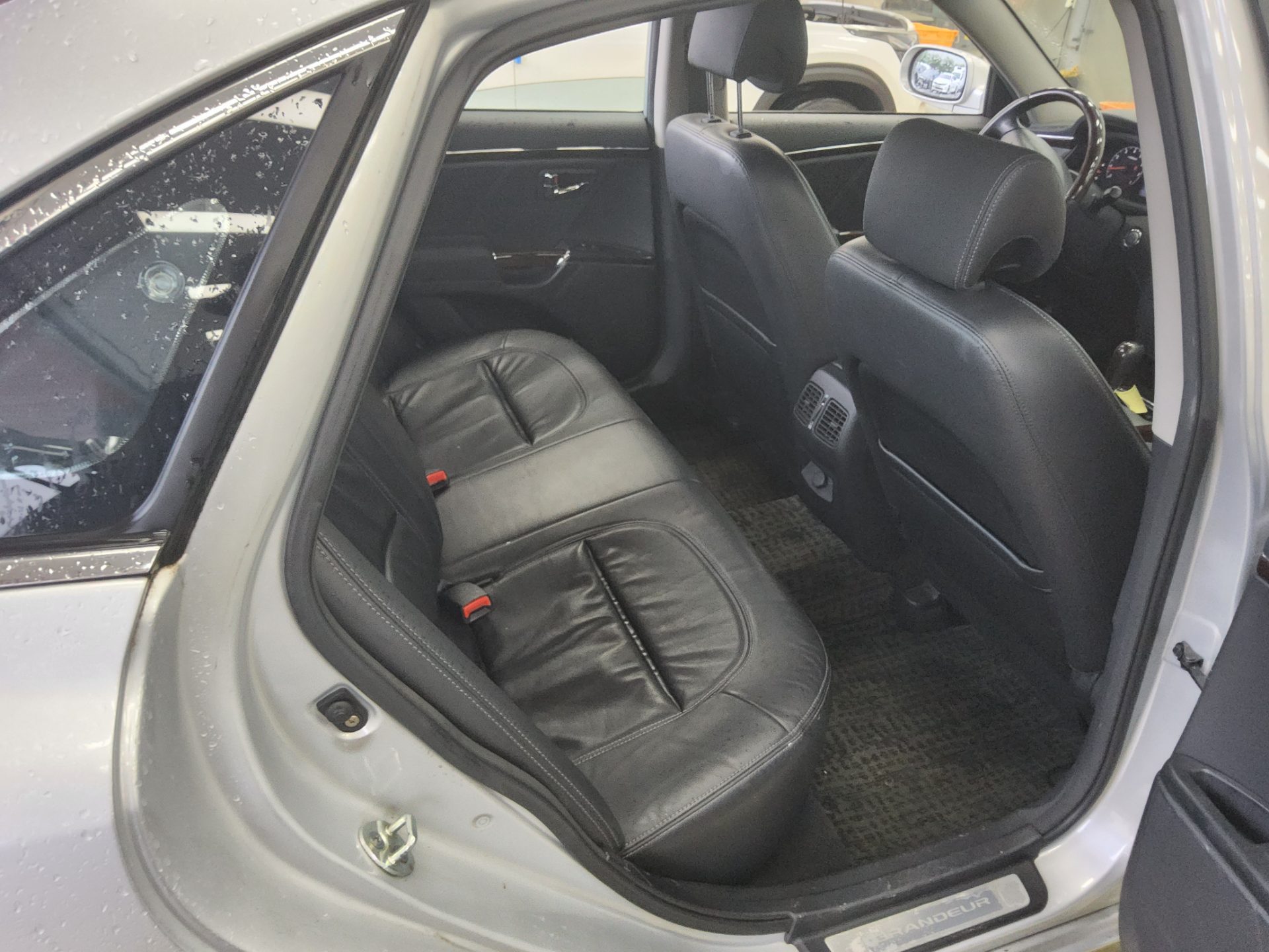2010 - hyundai grandeur