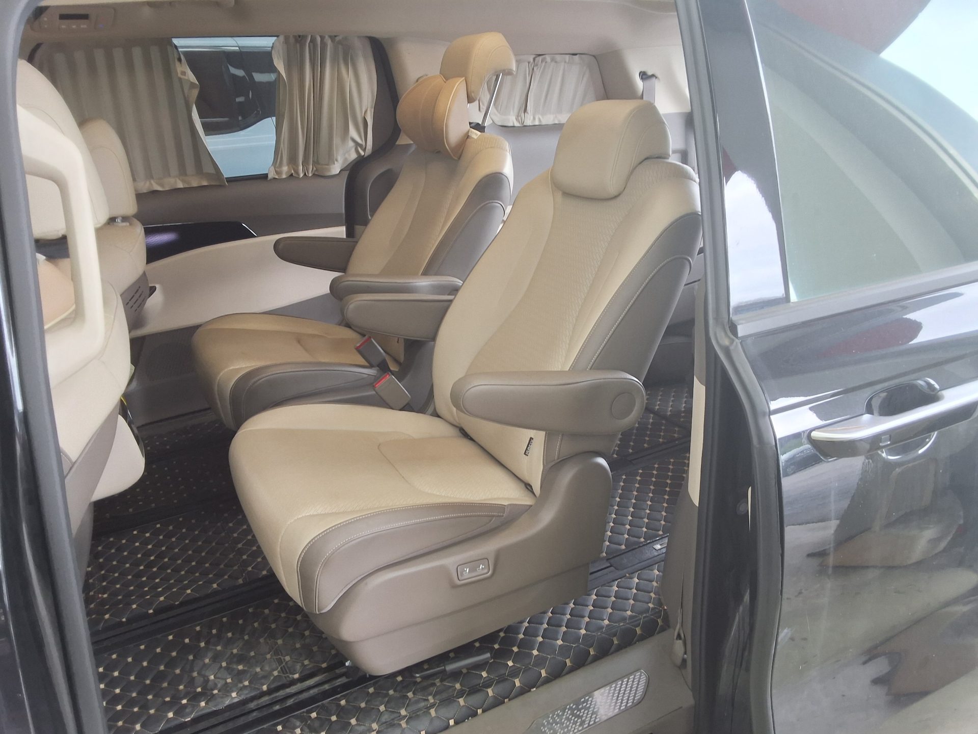 2022 - kia carnival