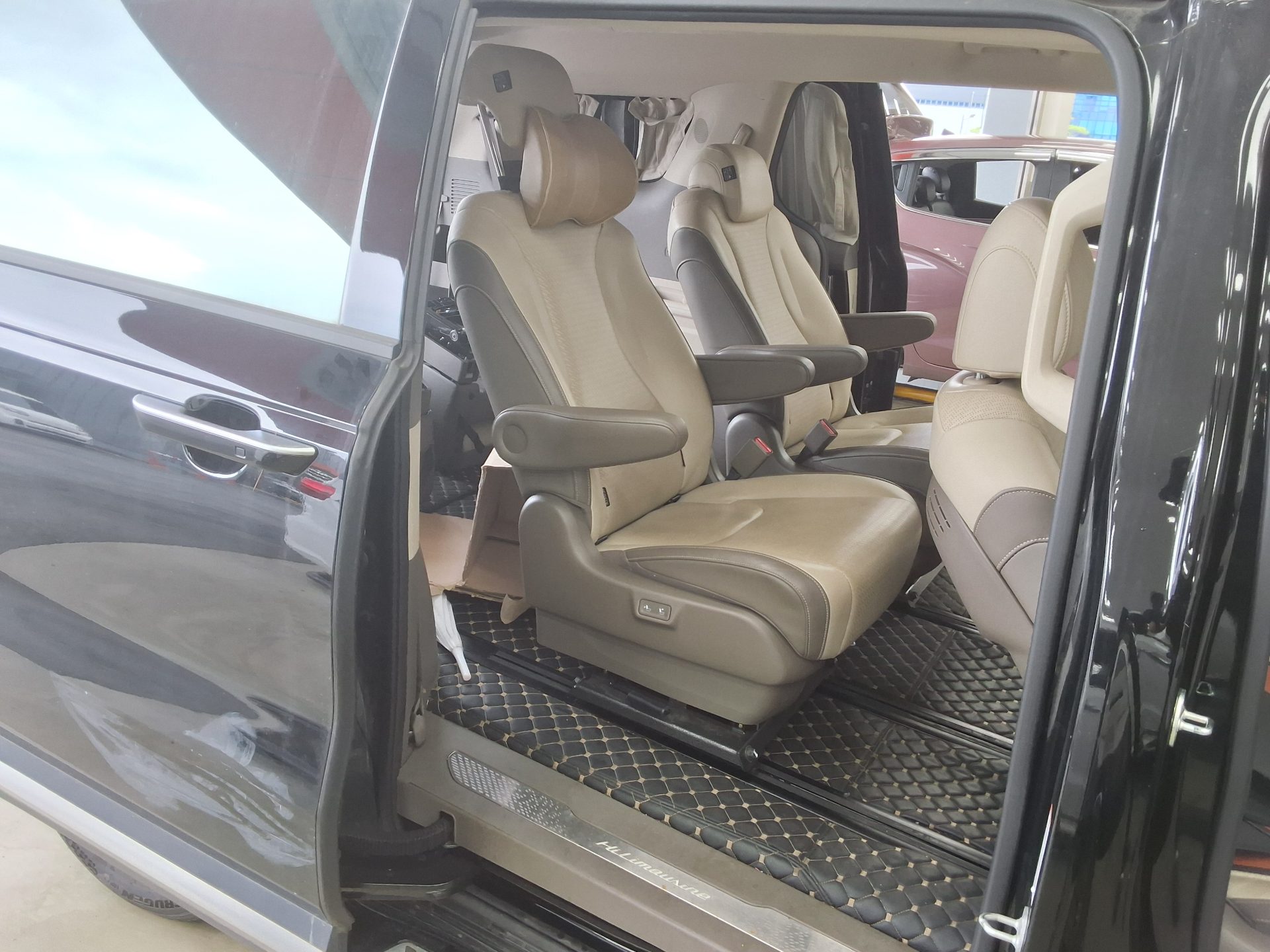 2022 - kia carnival