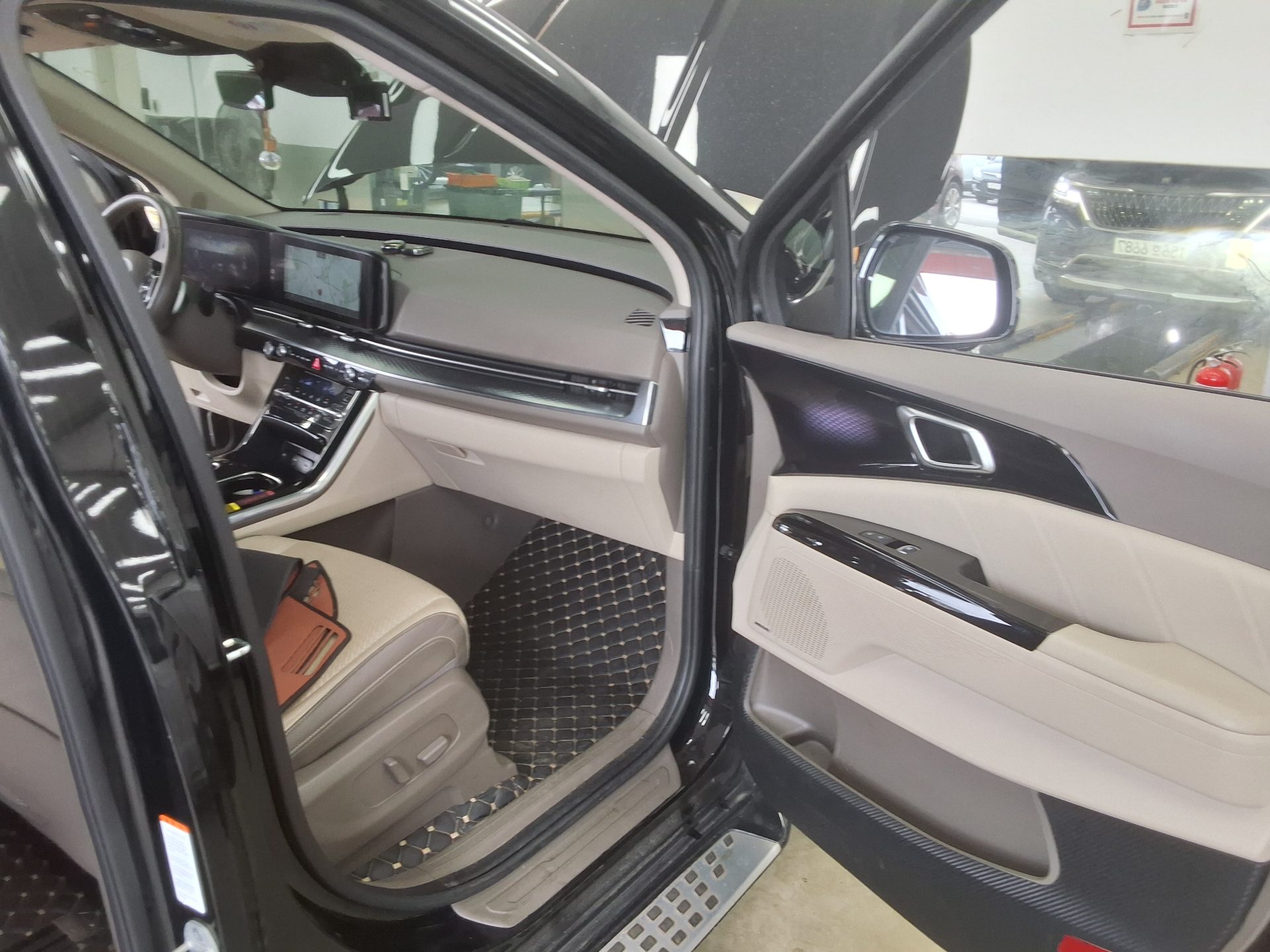 2022 - kia carnival