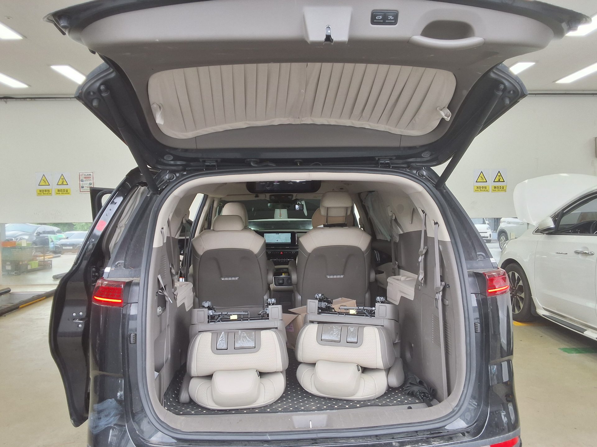 2022 - kia carnival
