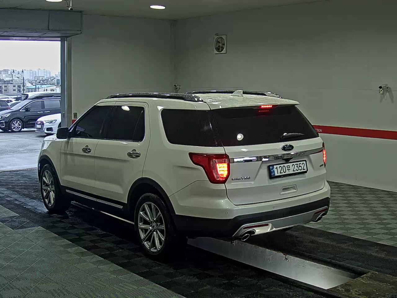2017 - ford explorer