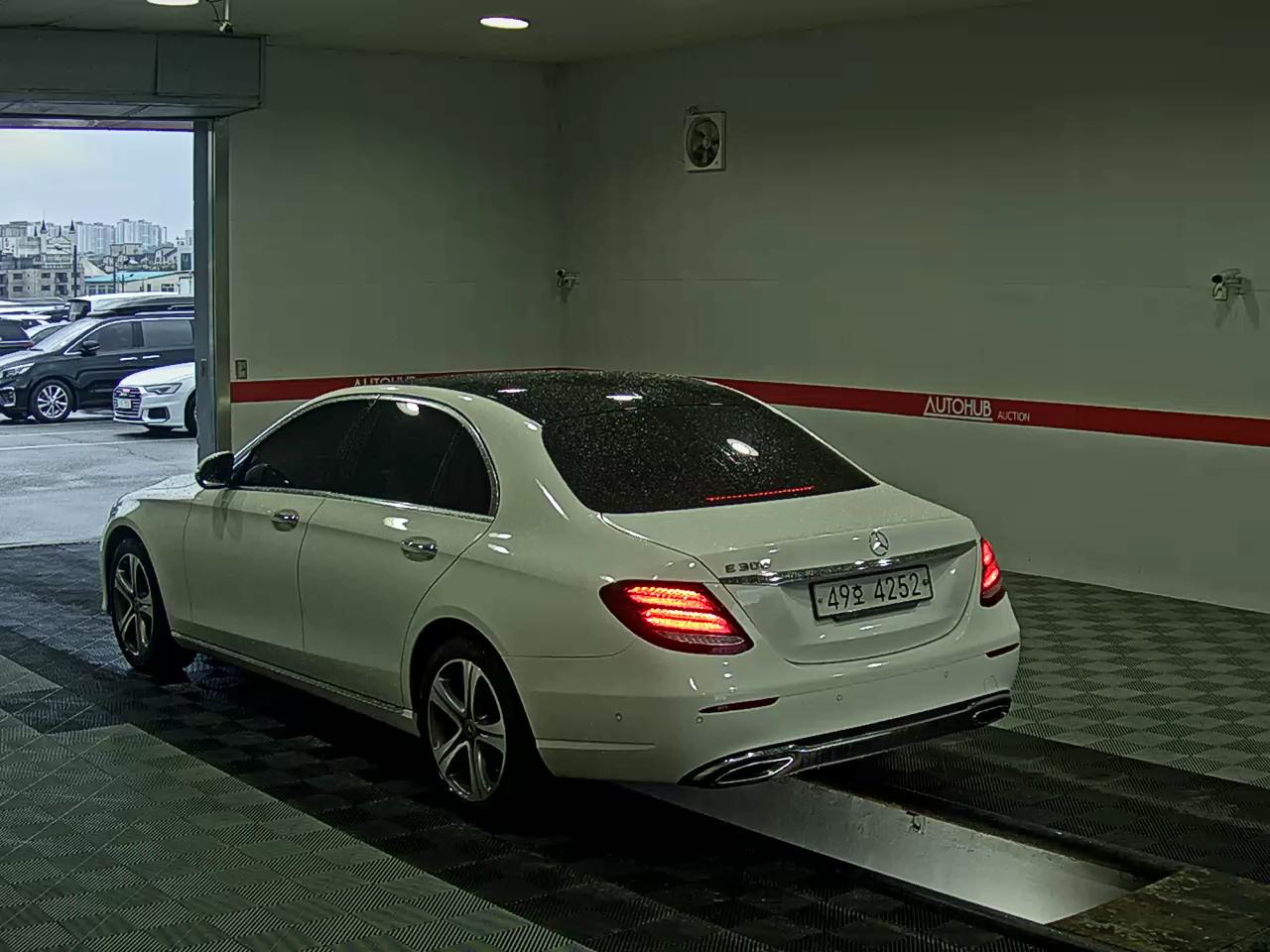 2019 - mercedes-benz e300