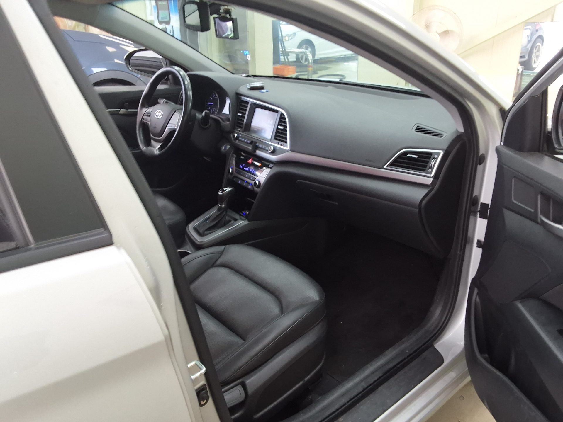 2016 - hyundai avante