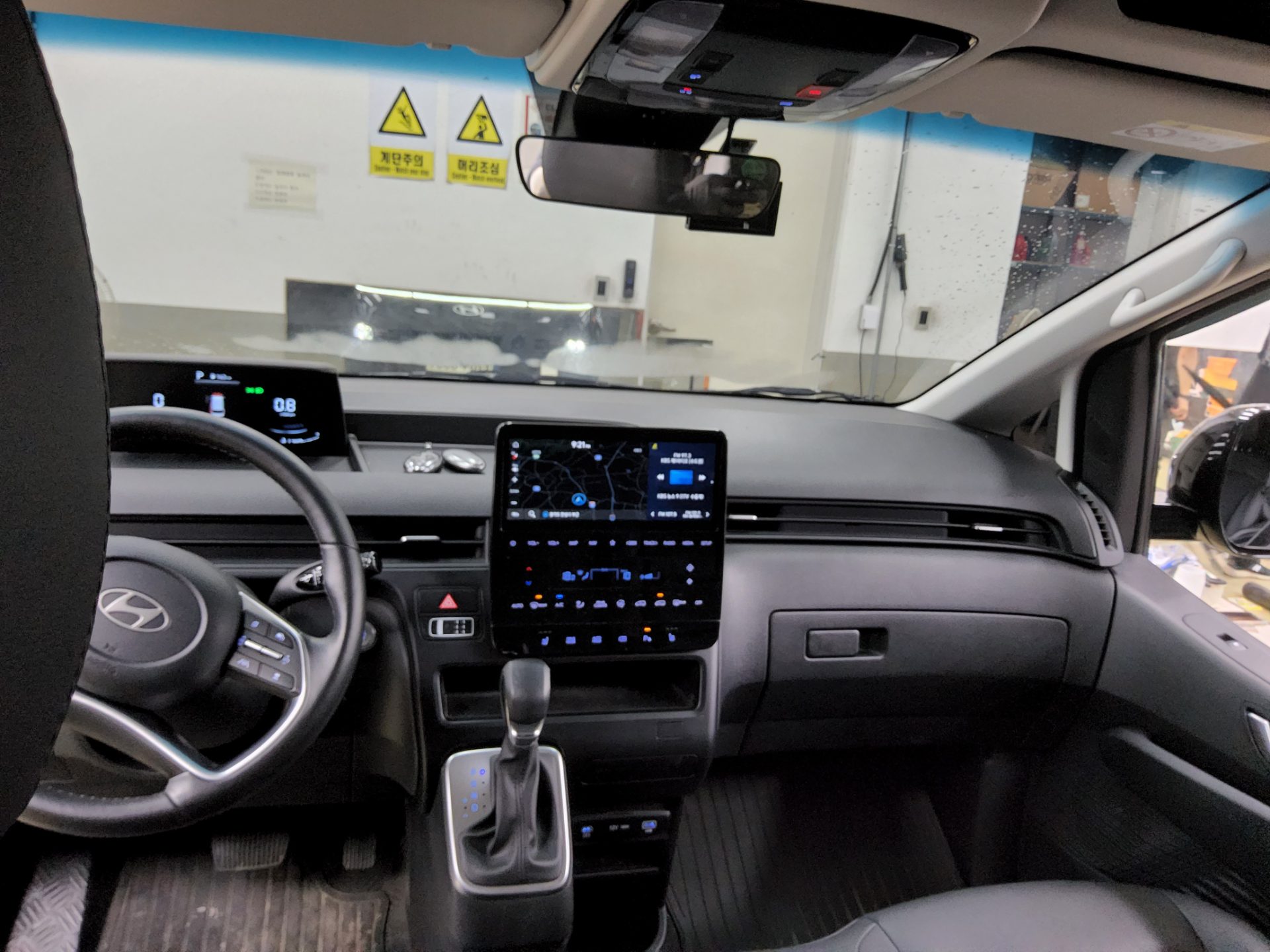 2025 - hyundai staria