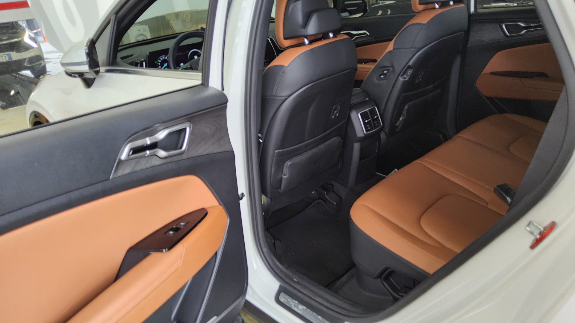 2023 - kia sportage