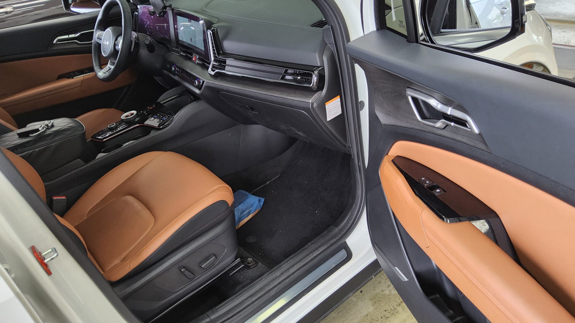 2023 - kia sportage