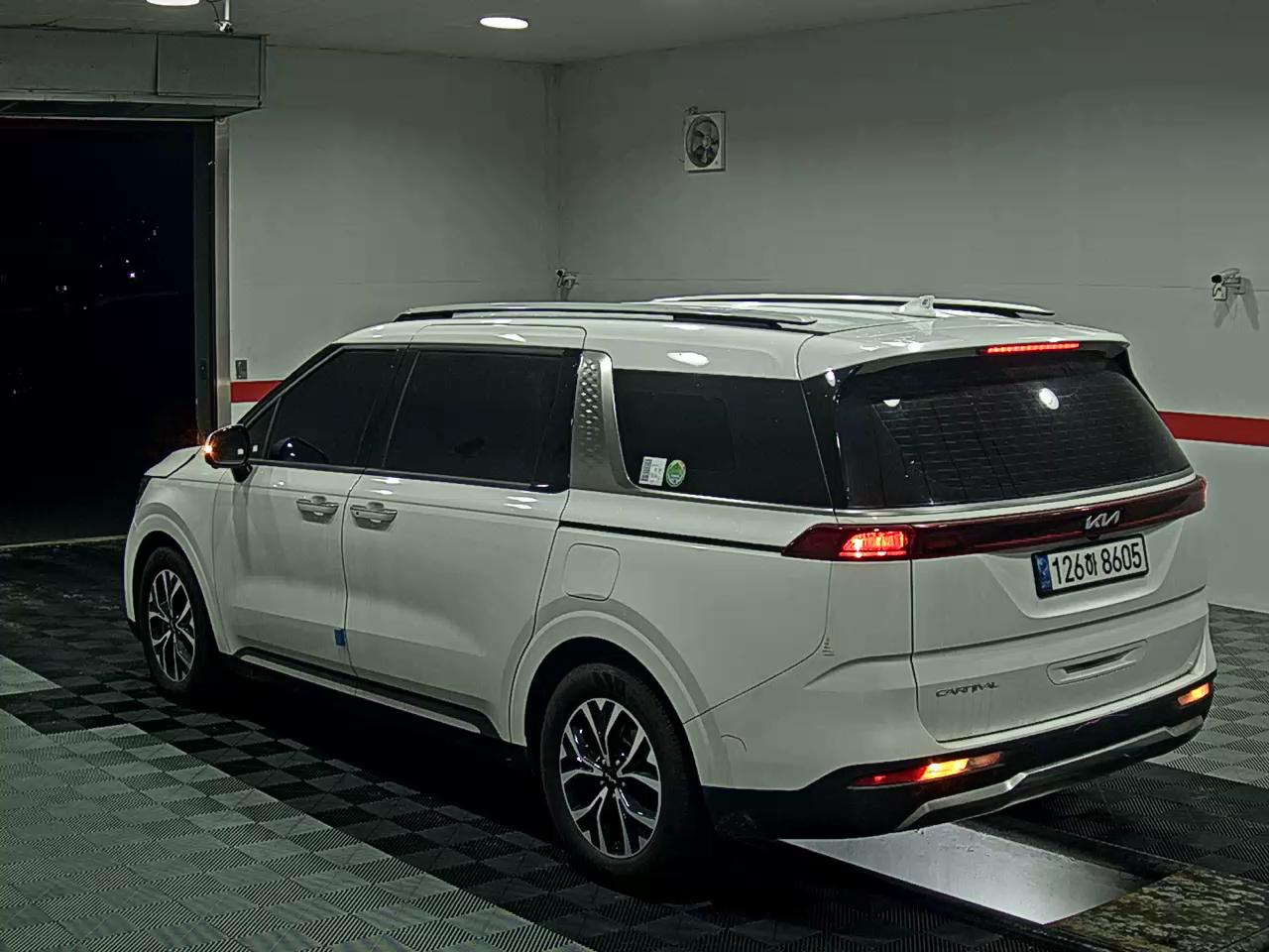 2023 - kia carnival