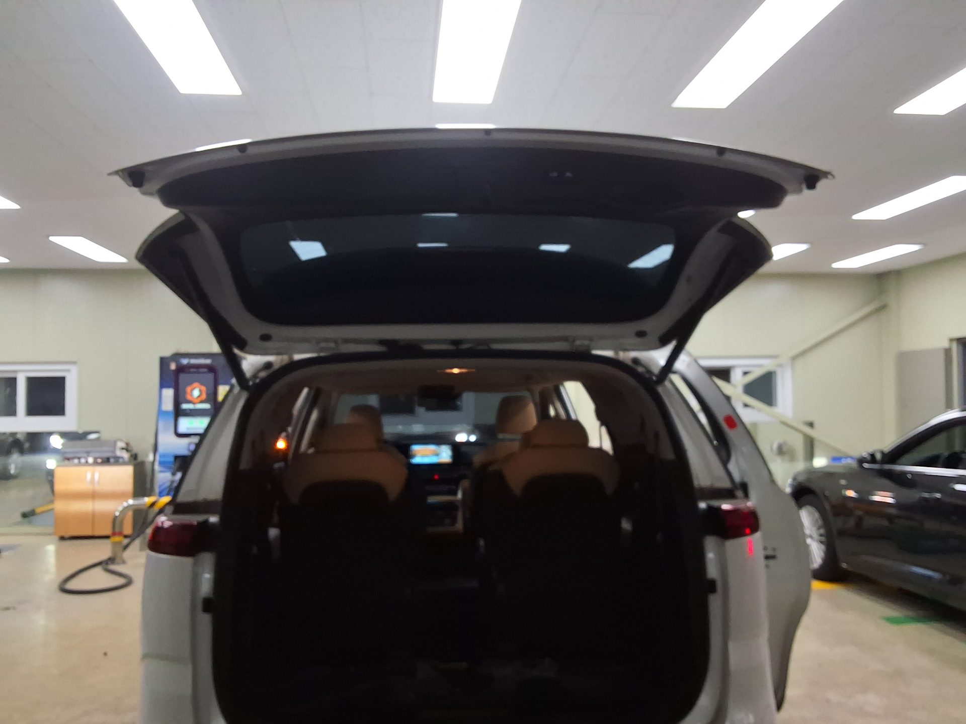 2023 - kia carnival