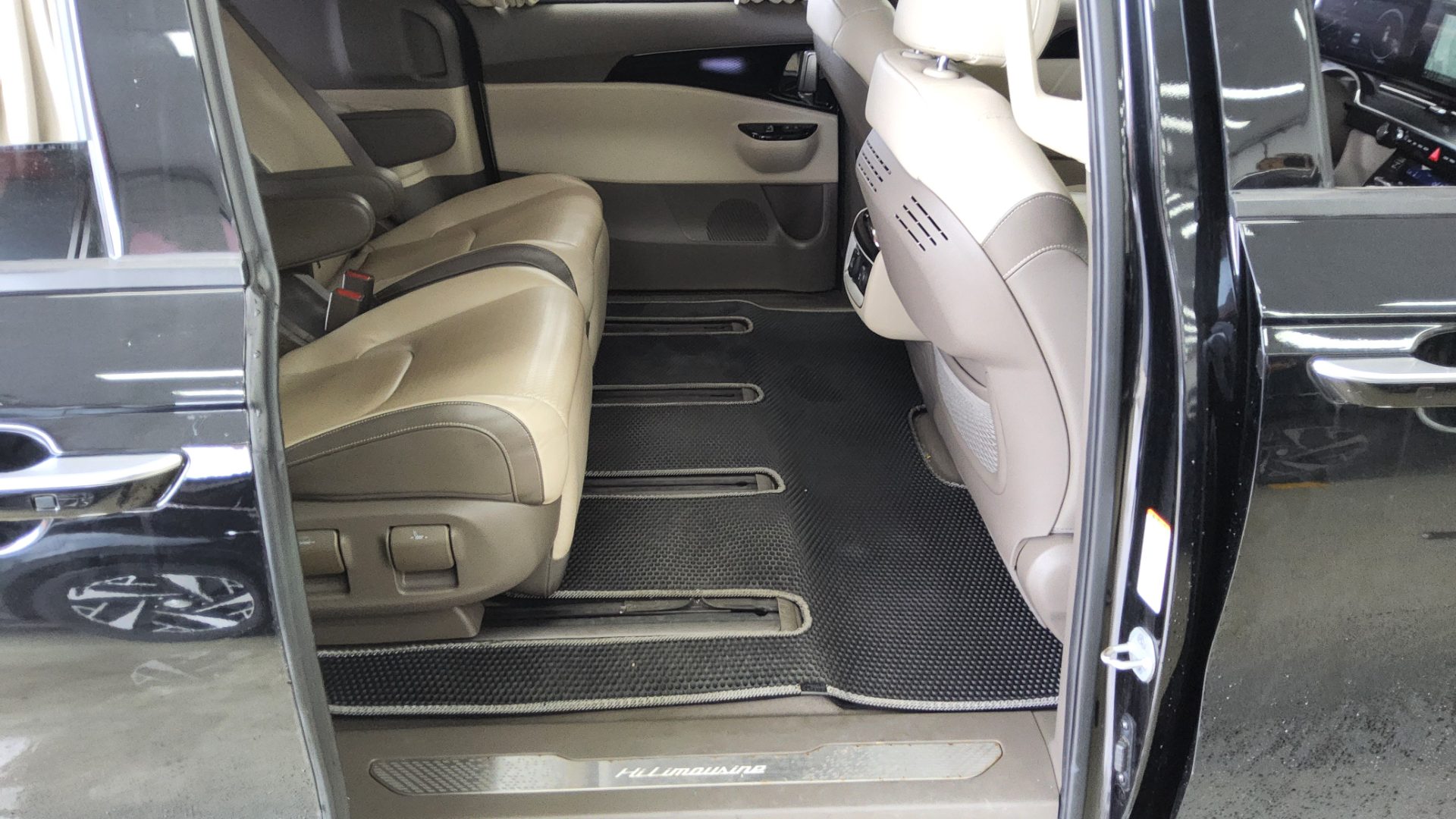 2023 - kia carnival