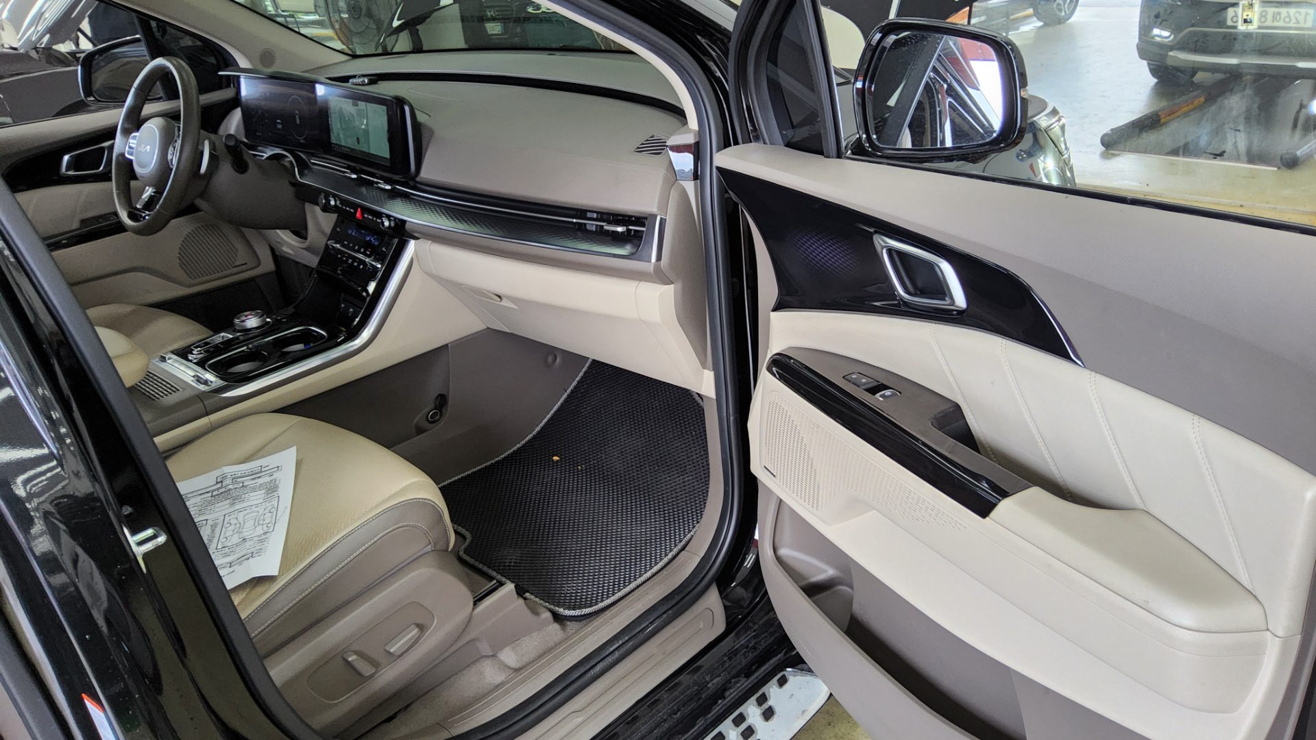 2023 - kia carnival