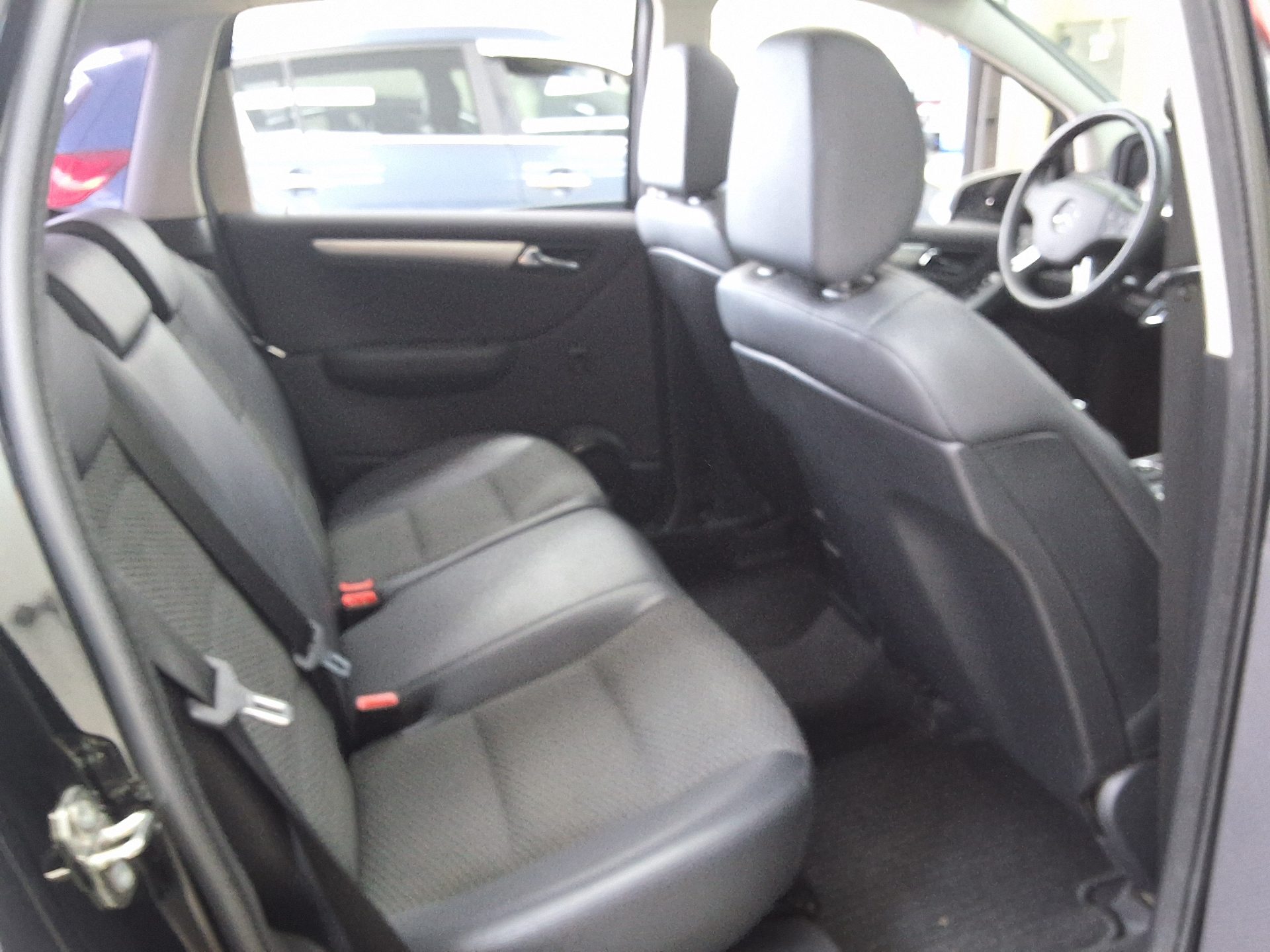 2011 - mercedes-benz b200