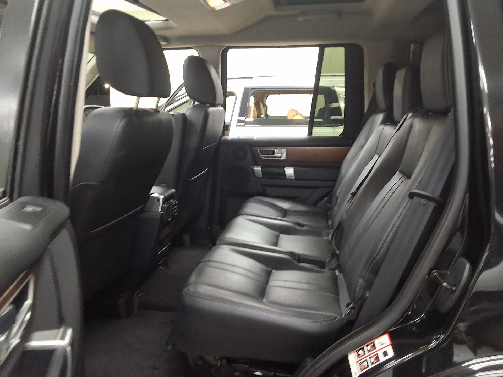 2016 - land rover discovery