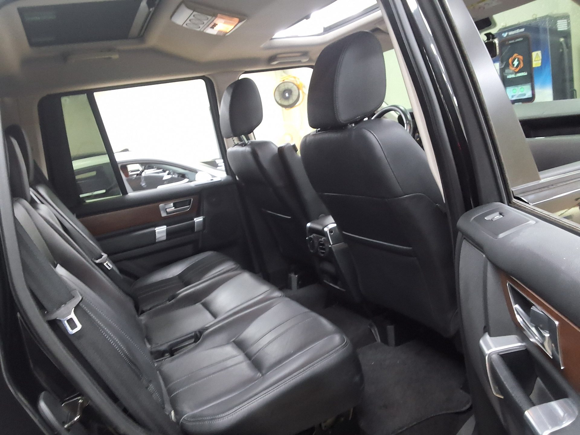 2016 - land rover discovery