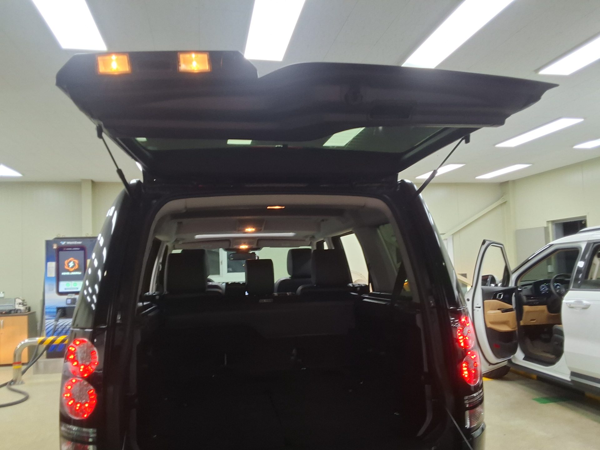 2016 - land rover discovery