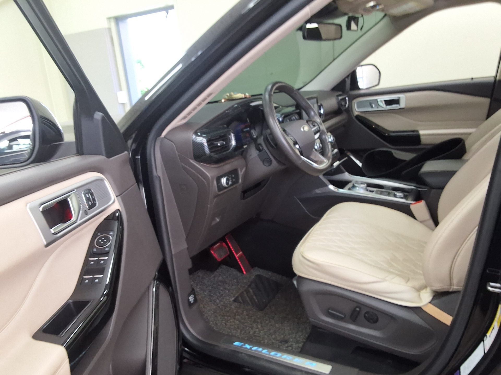 2021 - ford explorer